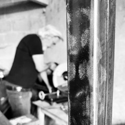 Paul-Henri Pradeaux dans son atelier de Charente-Maritime