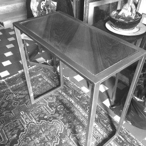 Console en acier poncé et bois de récupération